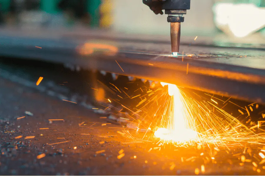 Cutting equipment working on a metal plate